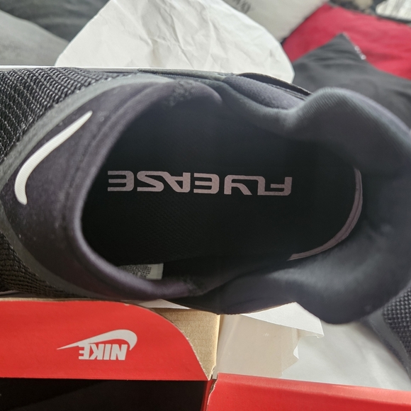 Nike Go Flyease Women's Athletic Shoe - Picture 3 of 5